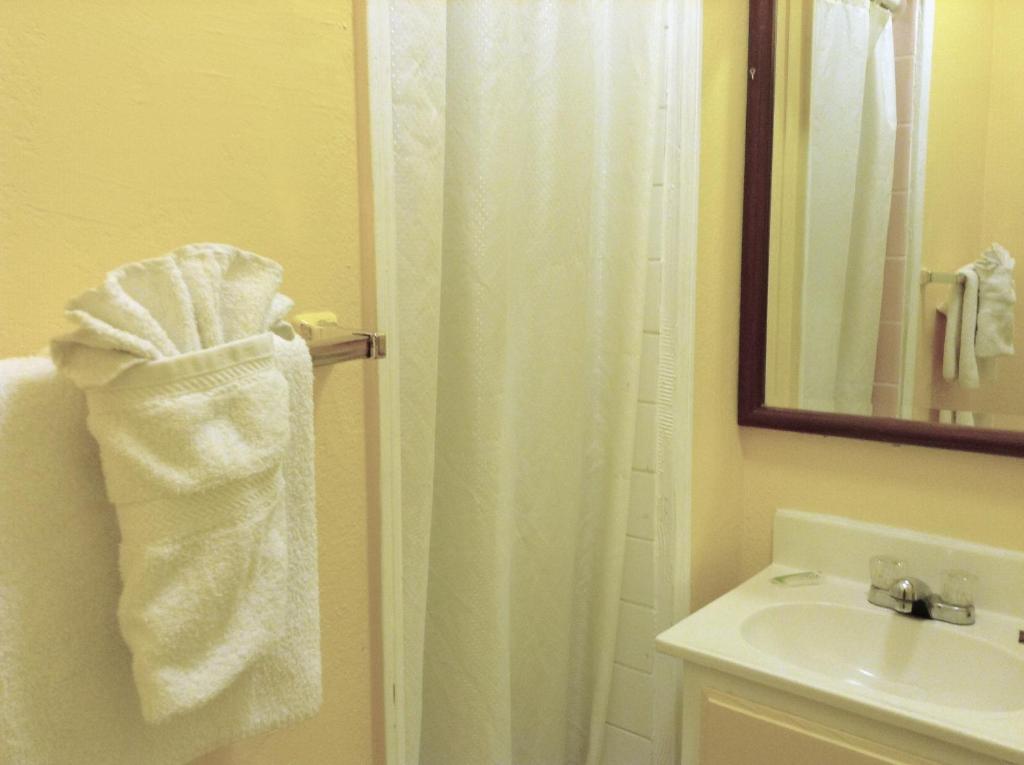 Oceanside Inn & Suites Szoba fotó